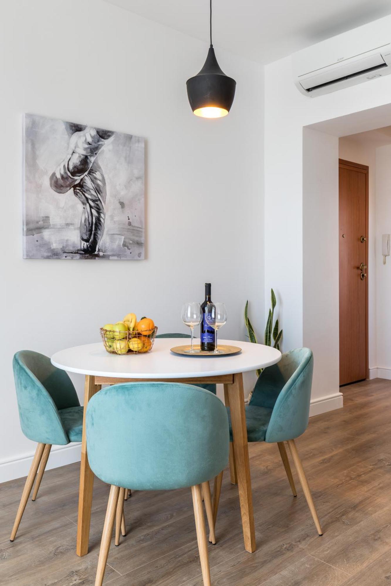 Romantic Apartment With Balcony Split Buitenkant foto