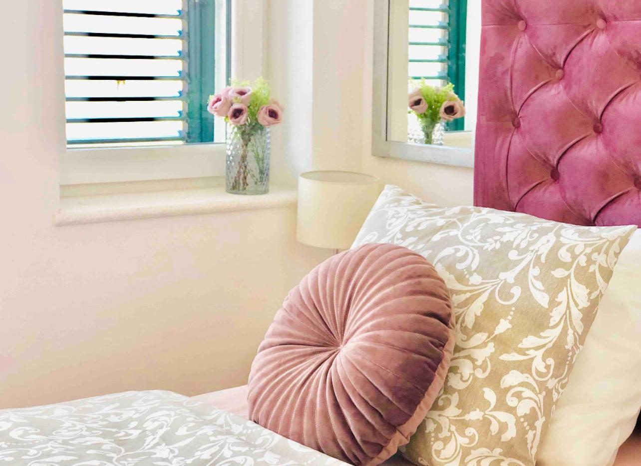 Romantic Apartment With Balcony Split Buitenkant foto
